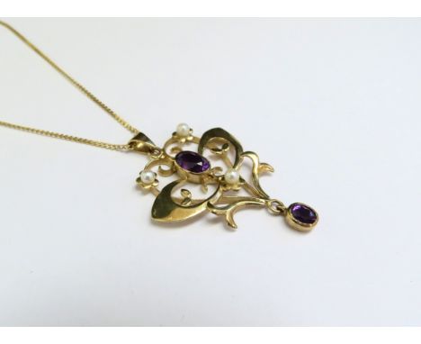 A 9ct gold chain, 44cm long hung with a 9ct gold pearl and amethyst drop pendant, 4.3g 