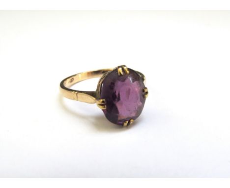 A 9ct gold ring set with an oval amethyst. Size O, 2.6g 
