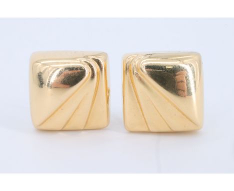 A pair of Italian 18 k yellow metal square boss earrings, 15 mm, 6.6 g