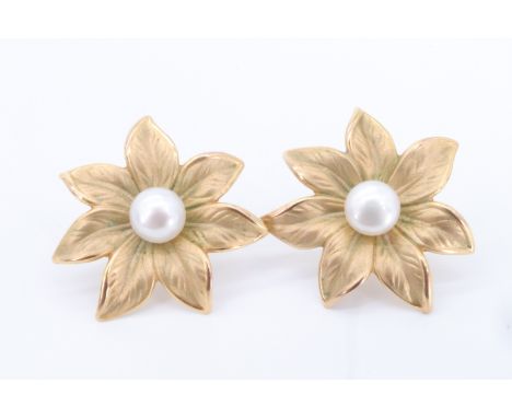 A pair of pearl and 9 ct yellow metal berry-and-foliage earrings, pearls 7 mm, 25 mm. 3.3 g