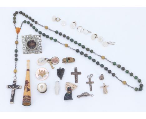 A small quantity of vintage curios, comprising an early 20th Century rosary, a miniature electroplated photograph frame, moth