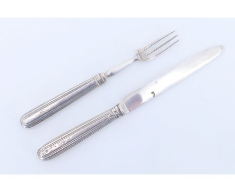 A Georgian silver fruit knife and fork, knife 16.5 cm, 55 g