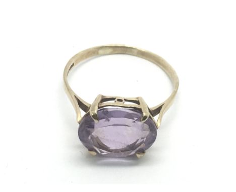 A 9ct gold amethyst ring, approx 2.3g and approx size R.