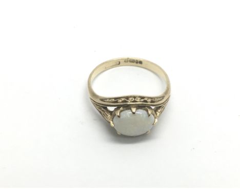 A 9ct gold opal ring, approx 2.5g and approx size N-O.