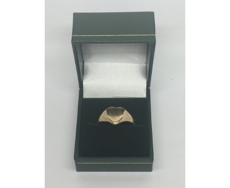 A 9ct gold signet ring approximately 5g in weight. The approximate ring size is W.