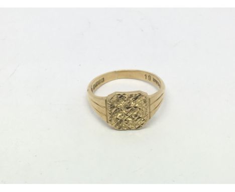 A gents 18ct gold ring, approx 6.8g and approx size U-V.