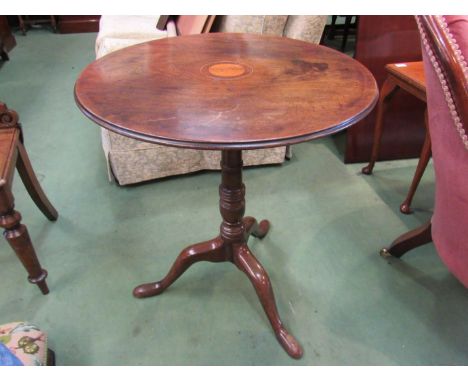 A Georgian tripod table, 70cm tall, 61cm diameter