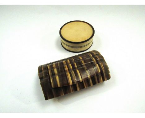 A horn snuff box and ivory box