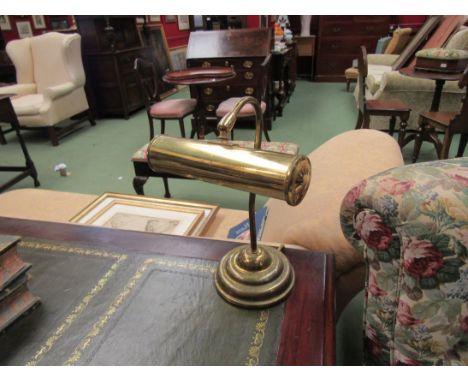 A brass desk lamp, 31cm tall
