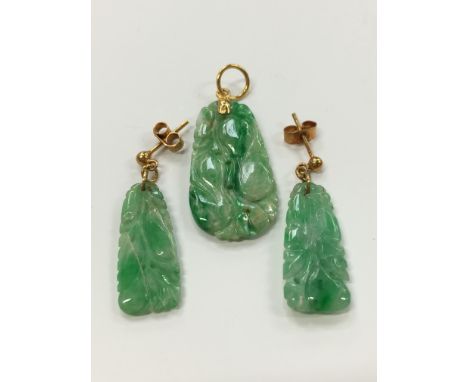 A pair of yellow metal mounted jade earrings together with a matching pendant.