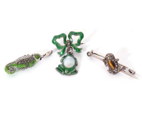 Mixed Lot: frog pin brooch, paste and pearl brooch with tiger's eye stone set back, (metal), a green enamelled ribbon frog br
