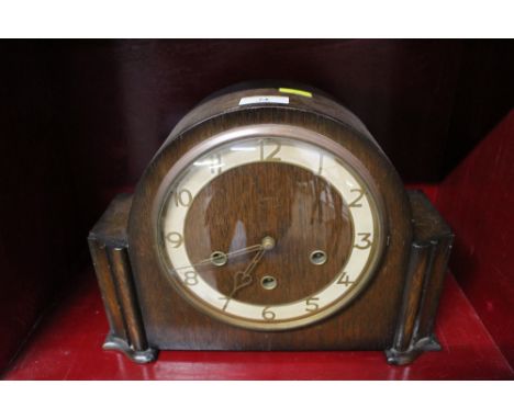 A 20th century oak cased mantle clock 