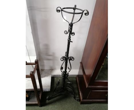 A Victorian metal and brass oil lamp, measuring 148cm tall