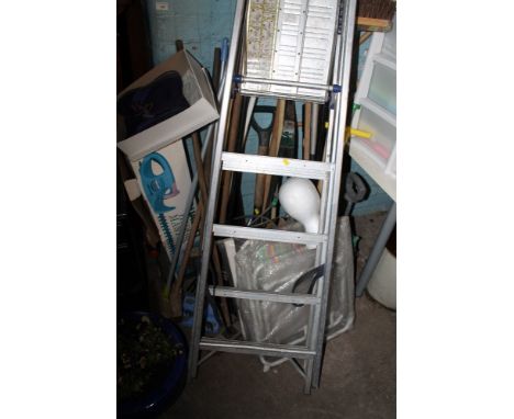 A LARGE QUANTITY OF ASSORTED HAND TOOLS TO INCLUDE A SET OF STEP LADDERS, ETC 