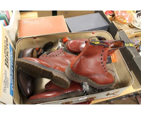 A QUANTITY OF ASSORTED SHOES TO INCLUDE VINTAGE DR MARTINS BOOTS, ETC 