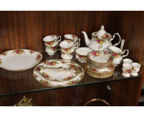 A ROYAL ALBERT OLD COUNTRY ROSES PART DINNER SET TO INCLUDE LARGE TEAPOT, SUGAR BOWL, SIX CUPS AND SAUCERS, MILK JUG, CAKE ST