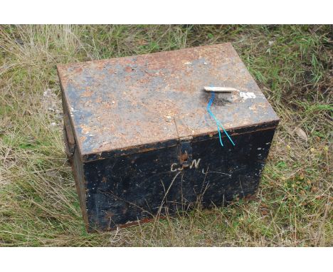 Metal toolbox with tray and clasp 18'' x 12'' x 12'' high