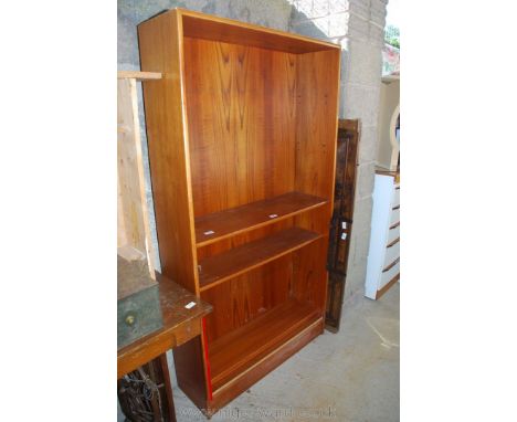 Adjustable shelf bookcase in teak finish