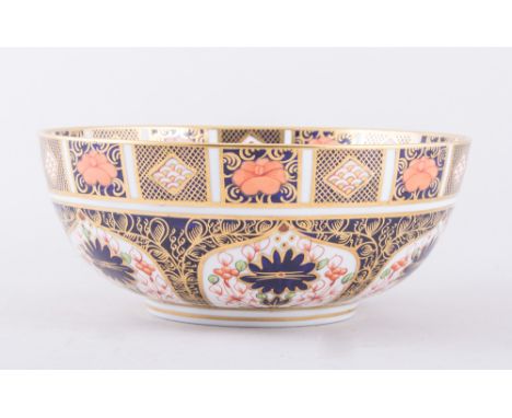 A Royal Crown Derby bone china rose bowl, 1913, Old Imari pattern, No. 1128, diameter 19cm.