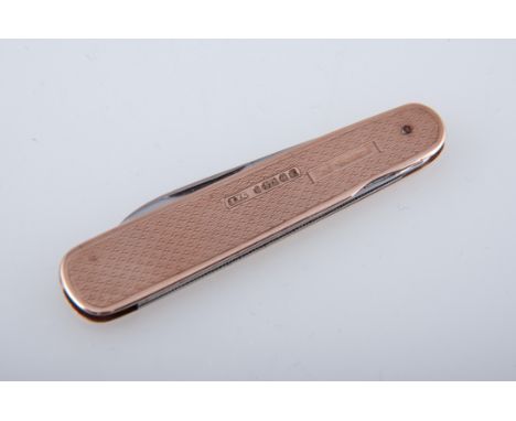 A 9 carat rose gold penknife, engine turned design, 7cm, hallmarked Birmingham 1929, makers mark JYC. 