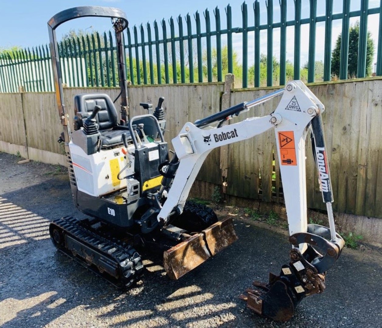 L BOBCAT E10 TRACKED CRAWLER DIGGER / EXCAVATOR, YEAR 2017, 735 HOURS