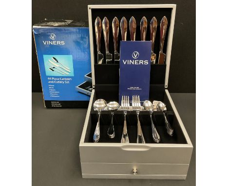Viners 44 piece canteen and cultery service for eight comprised of; eight knives, eight forks, eight spoons, soup spoons, eig