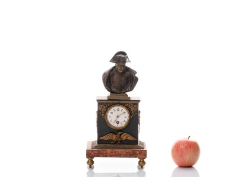 TABLE CLOCK WITH A BRONZE BUST OF NAPOLEON | FRANCE (FRANCE / FRENCH 19.-20. CENTURY) | 19.-20. century | height 30 cm | prov