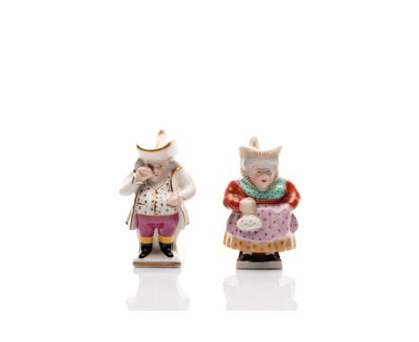 A PAIR OF PORCELAIN TEAPOTS | PRAGUE (PRAGUE PORCELAIN FACTORY) (CZECH / BOHEMIAN AROUND 1840) | around 1840 | height 10 cm |