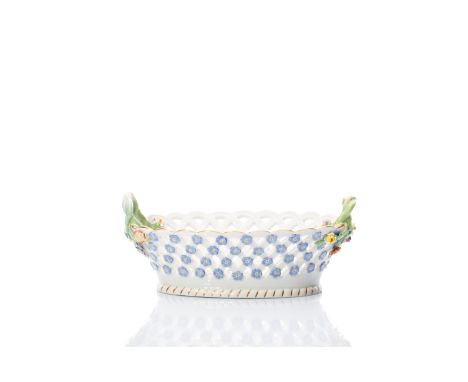 PORCELAIN BOWL | MEISSEN (GERMANY / GERMAN 19.-20. CENTURY) | 19.-20. century | length 18.5 cm | marked: marked from below wi
