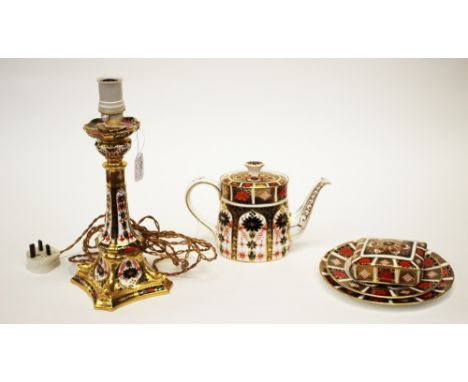 A Royal Crown Derby 1128 table lamp(sd), matching box and cover, teapot and cover and two dishes. (5)