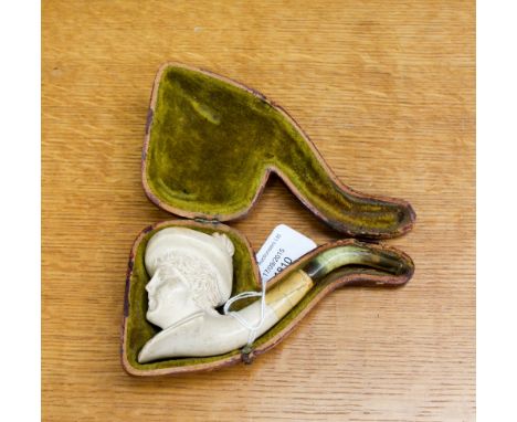A meerschaum pipe, early 20th Century, complete with original case.