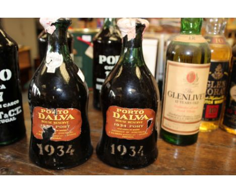 Dalva vintage Port 1934, two bottles.