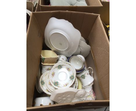BOX OF CHINA, CUPS, PLATES & SAUCERS