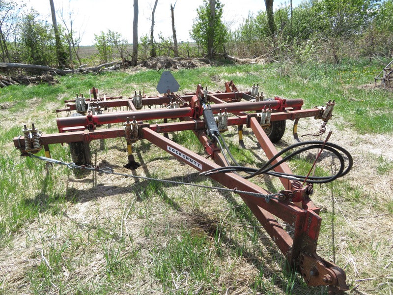 Cockshutt 14ft spring shanks chisel plow