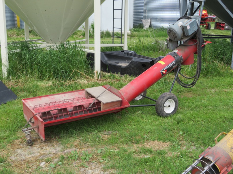 Like new Wheatheart 8ft jump auger w/ electric motor