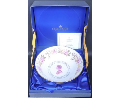 A large vintage 20th century circa. 1977 limited edition Coalport Her Majesty Queen Elizabeth II Silver Jubilee 1952 - 1977 b