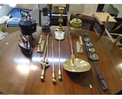 Brassware and metalware to include a kettle, trivet, candlestick, horse brasses, fire irons, skimmer and other items