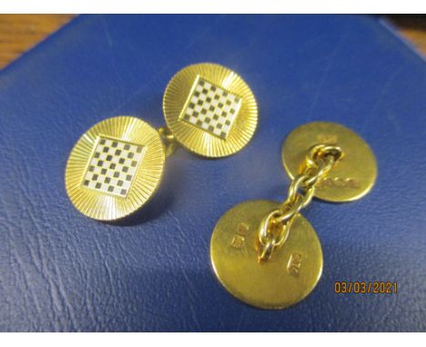 A pair of 18ct gold cuff links depicting chess board style designs to centre, total weight 9.1g 