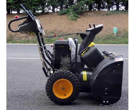 McCulloch PM55 snow blower with a powerful Briggs & Stratton 800 series engine, variable gear box and X-track tyres, little u