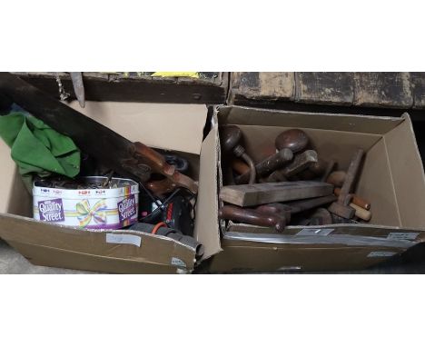 Collection of assorted vintage woodwork tools including drills and marking gauges, other tools and a tin of drill bits (2 box