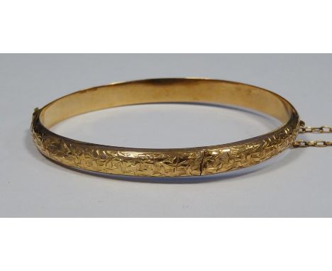 Early 19th century 9ct gold bangle, foliate engraved, cased, 3.6g approx (some damage)