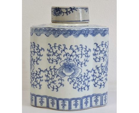 Chinese porcelain blue and white quatrefoil tea caddy and cover, printed in underglaze blue with flowerheads issuing leafy te