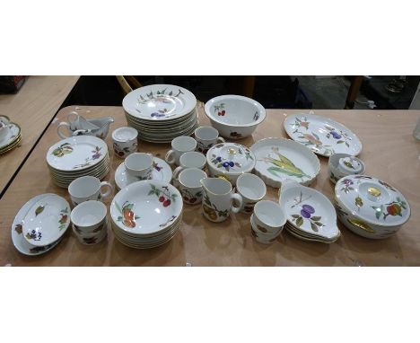 Royal Worcester 'Evesham' pattern part dinner and tea serviceCondition ReportThere are 10 x 26cm plates, 10 x 16.5cm plates a