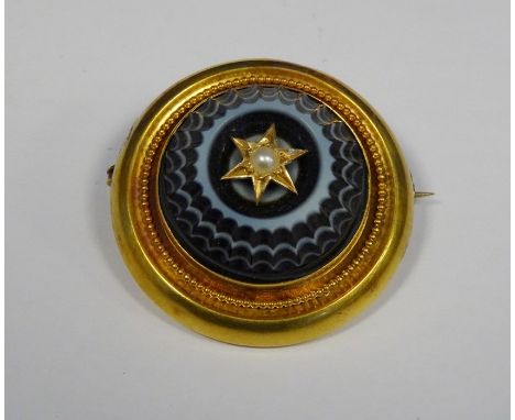 Victorian gold, banded agate and seed pearl circular brooch&nbsp;in fitted boxCondition ReportThe diameter is 4cm, the height