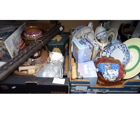 Quantity of mixed ceramics and glassware including a handkerchief vase, a pair of alabaster horse head bookends, ornaments, a