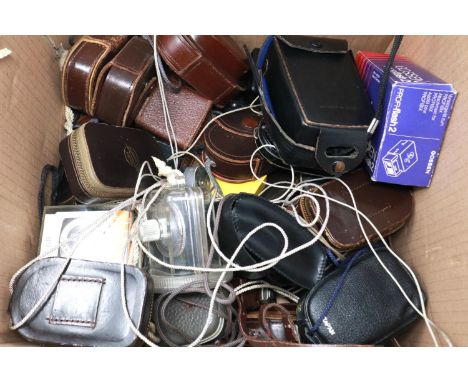 A very large collection of mixed photographic light meters. P&amp;P Group 2 (£18+VAT for the first lot and £3+VAT for subsequ