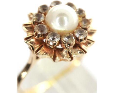 14ct gold stone set cluster ring with central peal, size , 3.9g, shank broken. P&amp;P Group 1 (£14+VAT for the first lot and