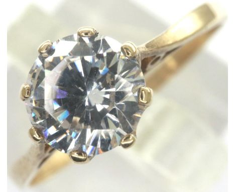 9ct gold ring with a Cubic Zirconia stone, size P, 1.4.g. P&amp;P Group 1 (£14+VAT for the first lot and £1+VAT for subsequen