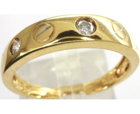 18ct gold bespoke diamond set ring, size Q/R, 3.95g. P&amp;P Group 1 (£14+VAT for the first lot and £1+VAT for subsequent lot