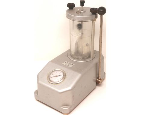 Bergeon model 5555 water pressure tester, for watch calibration and testing. P&amp;P Group 1 (£14+VAT for the first lot and £